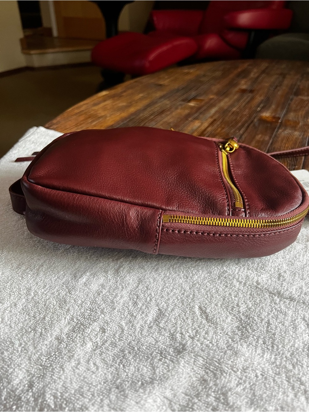 HOBO Ryder convertible crossbody backpack - Picture 5 of 11